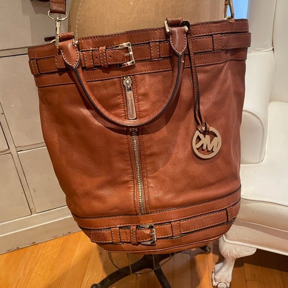 SOLD♥ Authentic Michael Kors Camel Bucketbag - Picture 3 of 12
